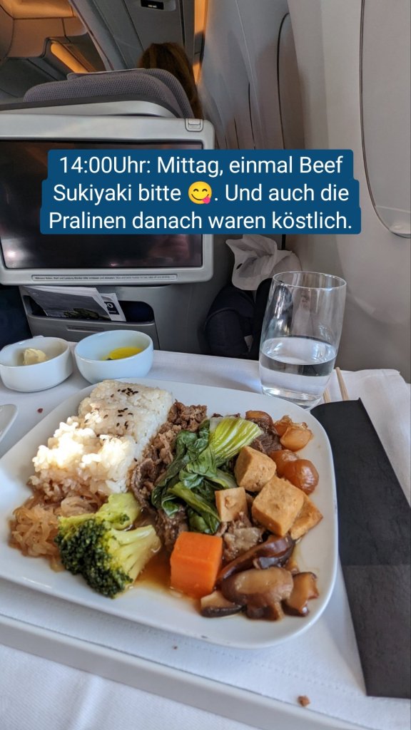 14:00Uhr: Mittag, einmal Beef Sukiyaki bitte 😋. Und auch die Pralinen danach waren köstlich.