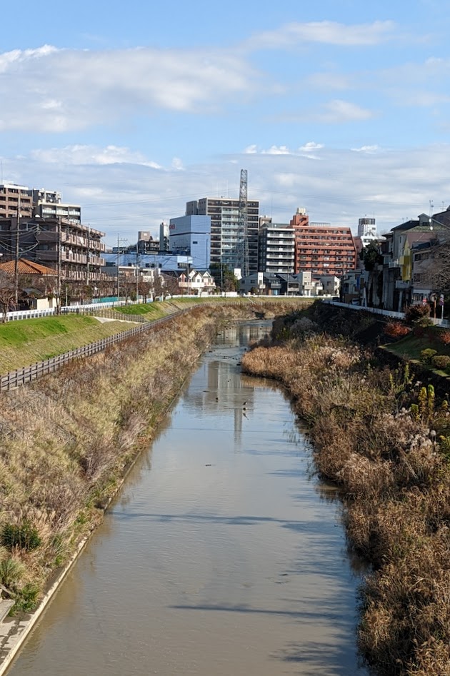 Umgebung des Bahnhofs Seiseki-Sakuragaoka im Westen Tokios
