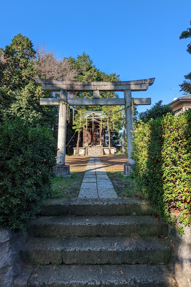 Schrein in Seiseki-Sakuragaoka aus dem Ghibli-Film Flüstern des Herzens