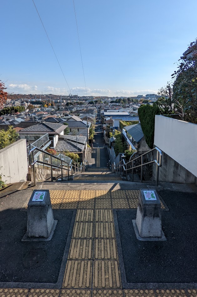Treppe in Seiseki-Sakuragaoka, bekannt aus Flüstern des Herzens