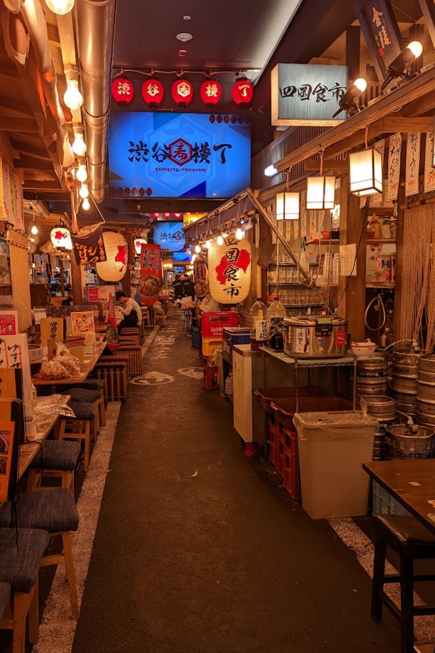 Foodpassage im Retro-Stil im Miyashita Park