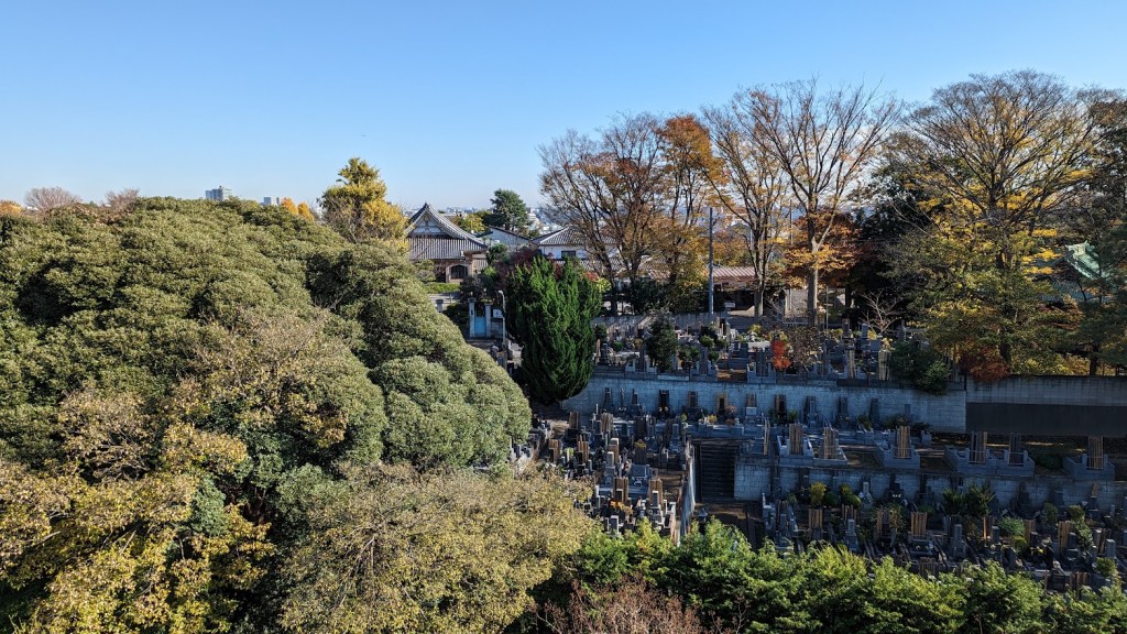 Friedhof am Hang des Ikegami Honmon-ji