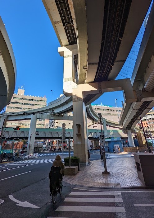 Verschachtelte Straßenkonstruktion in Ikebukuro