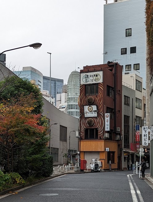 Schmales Mikrohaus in Ginza