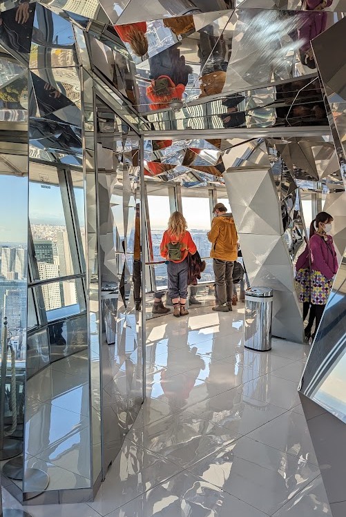 Verspiegeltes Top Deck des Tokyo Tower