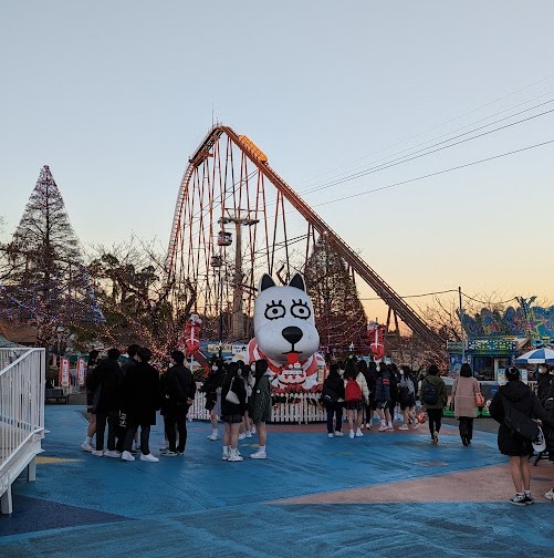 Freizeitpark Yomiuriland bei Tageslicht