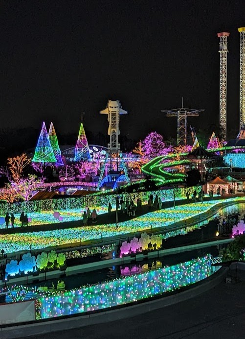 Yomiuriland Jewellumination nach Einbruch der Dunkelheit