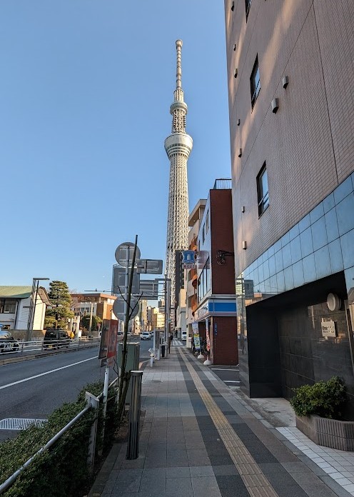 Tokyo Skytree auf dem Weg von Asakusa