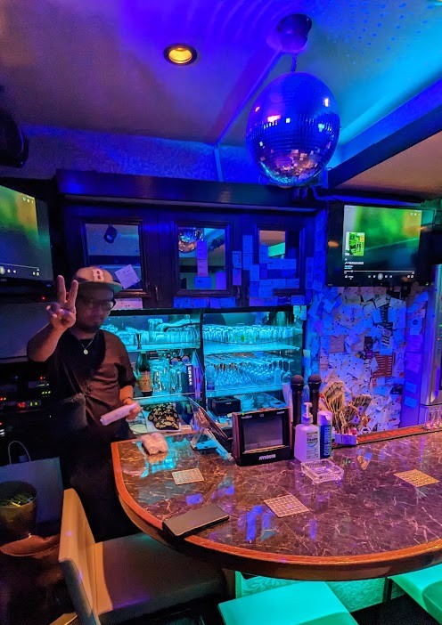 Kleine Karaoke-Bar in Shimbashi