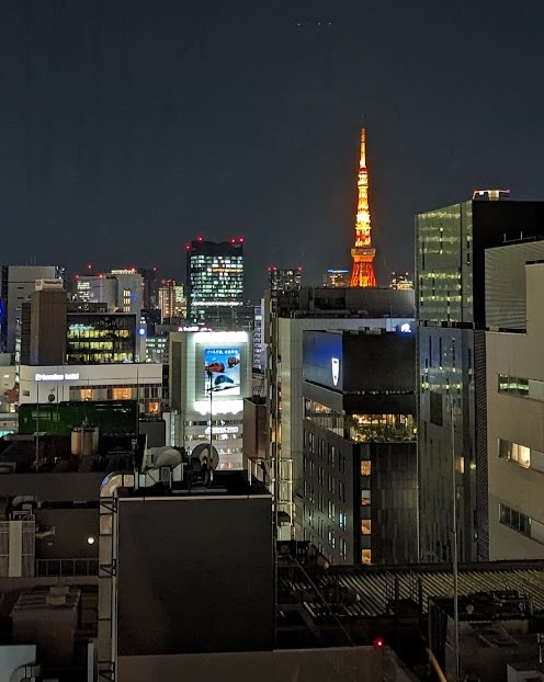 Blick vom Dachgarten des Ginza Six auf den Tokyo Tower