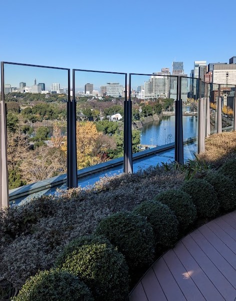 Blick von der Dachterrasse in Hibiya auf den Hibiya-Park und den Kaiserpalast