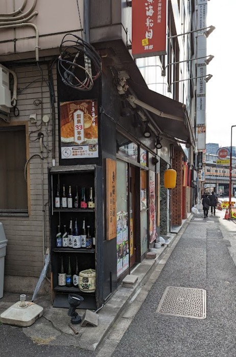 Gasse mit Sake-Bars in Nihonbashi